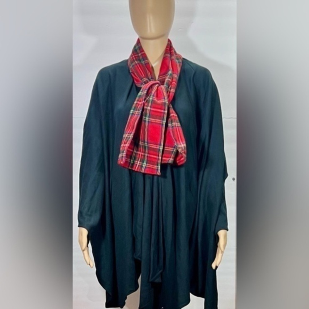 ONE SIZE WOMANS NABY BLUE SHAWL WITH ATTACHED SCARF